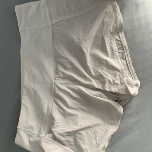great condition lululemon shorts sz 6
